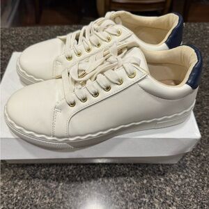 Crown & Ivy Lace Up Sneakers Women’s Size 9 Medium